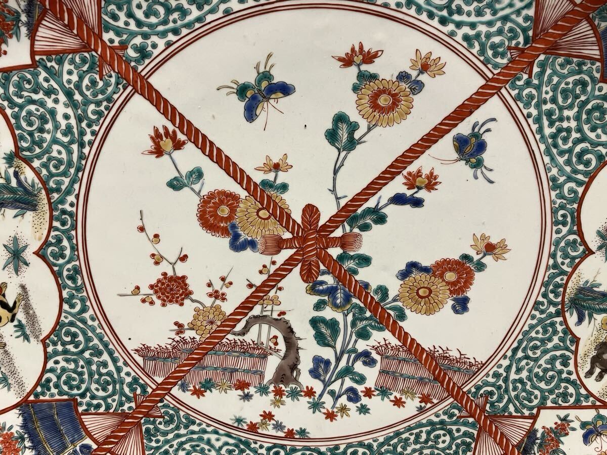 大珍品　江戸期　古伊万里色絵　柿右衛門様式　色絵綱割唐草犬兎菊花蝶文特大飾皿　大皿57cm 古美術品_画像2