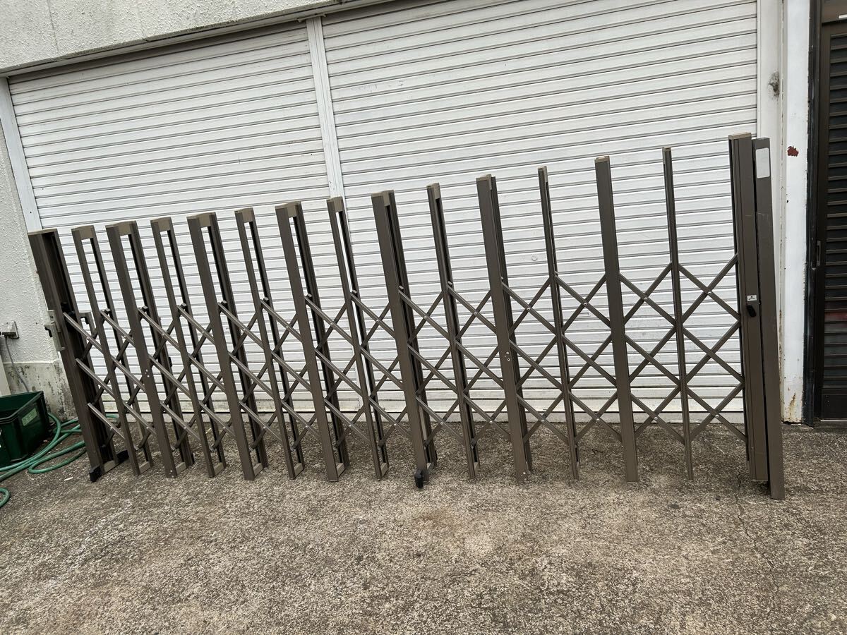 アルミキャスターゲート アコーディオン伸縮門扉 仮設足場資材(最大3.36m)(5650) 岐阜県養老町 _画像1