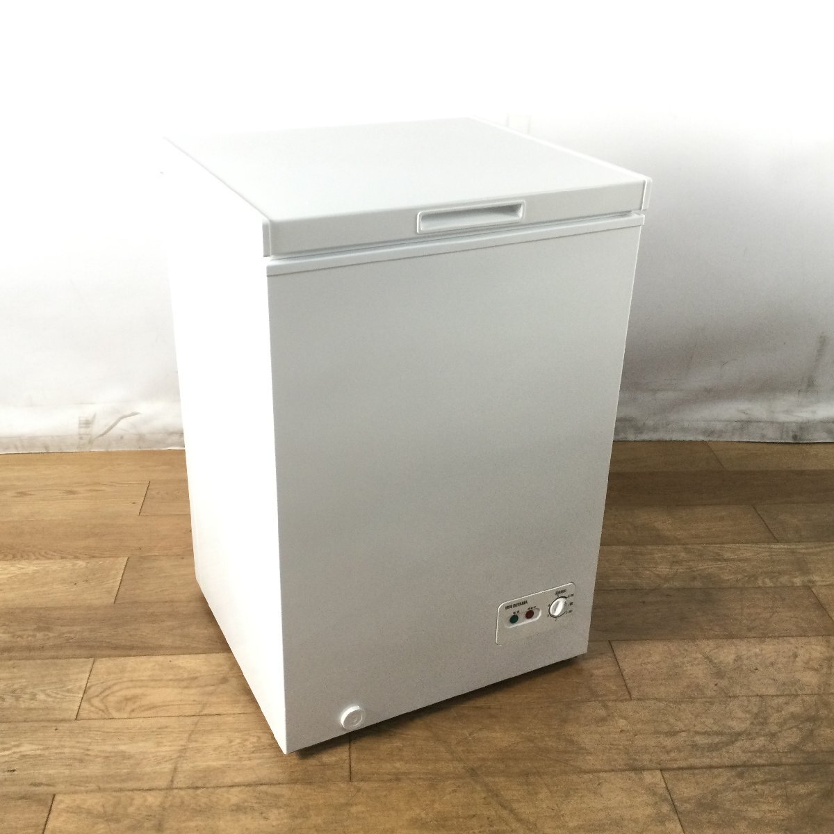 アイリスオーヤマ 冷凍庫 ICSD-10A-W 100L 上開き ノンフロン チェストフリーザー 温度調節6段階 ホワイト 質量26kg 2020年製_画像1