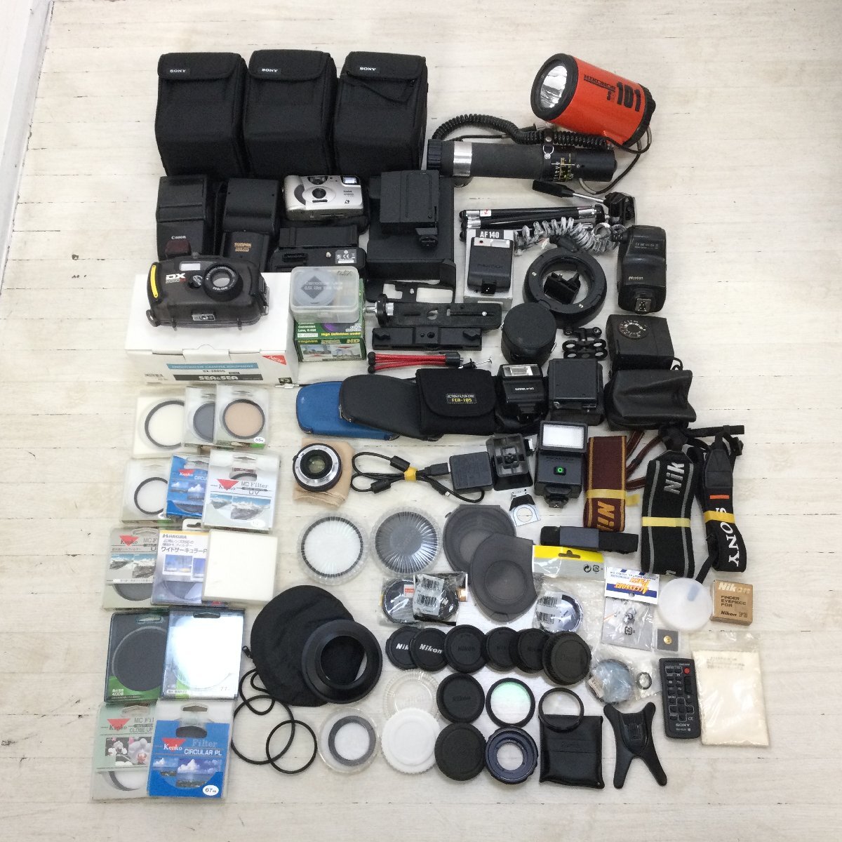 【ジャンク】 カメラアクセサリー sony nikon kenko オリンパス レンズフィルター レンズフード カメラバッグ_画像1