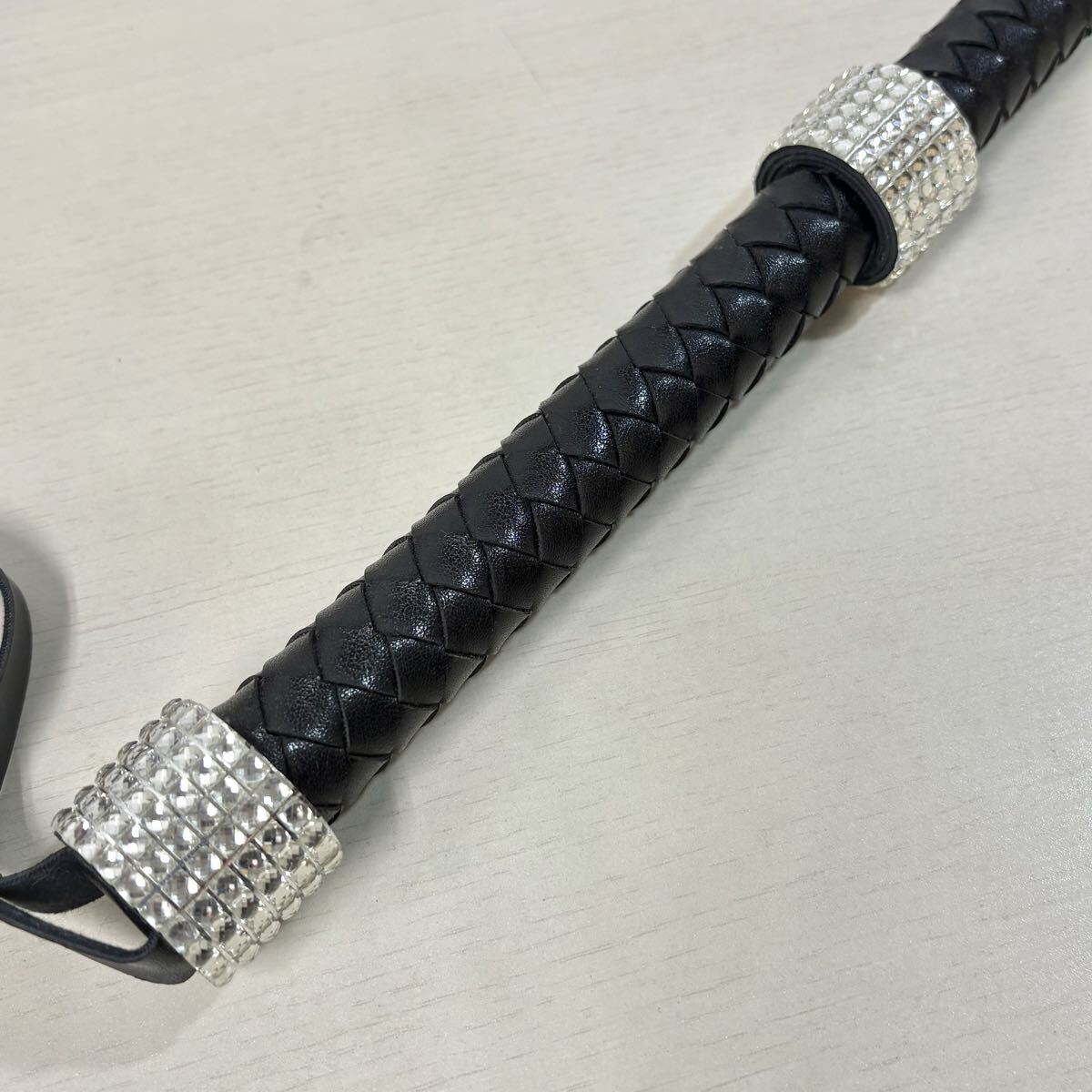 フェイクレザー ラインストーン 鞭 全長160cm ムチ コスプレ 調教 ブラック (11147F_画像2