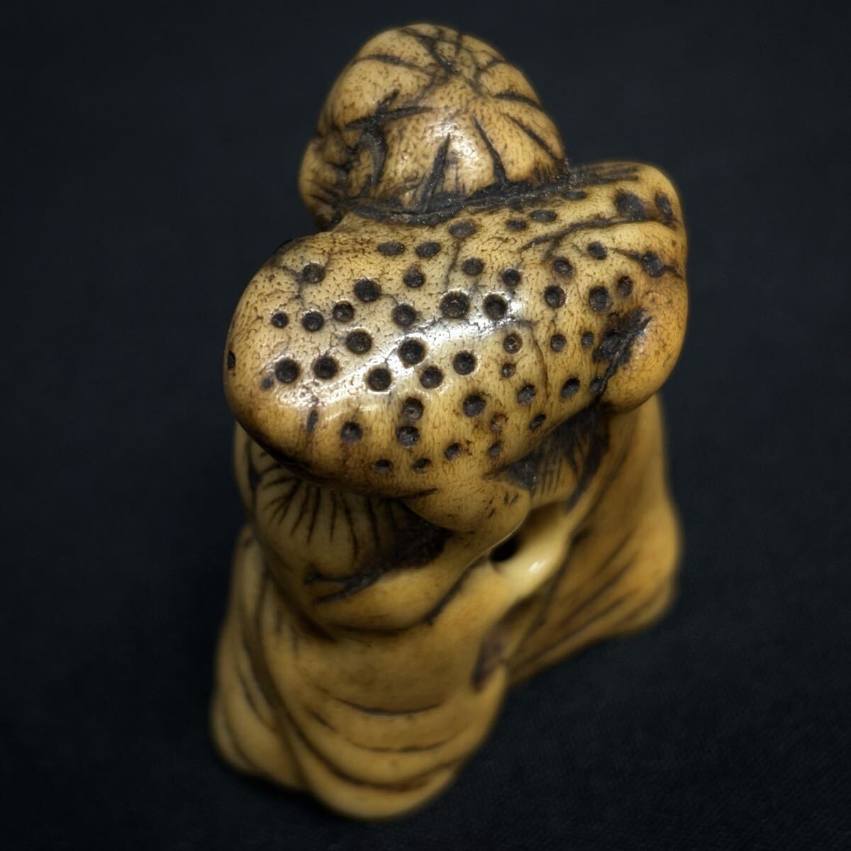  классика netsuke Edo период .. спинной . человек натуральный материалы .. предмет украшение netsuke персона . человек скульптура старый изобразительное искусство времена предмет (11307H