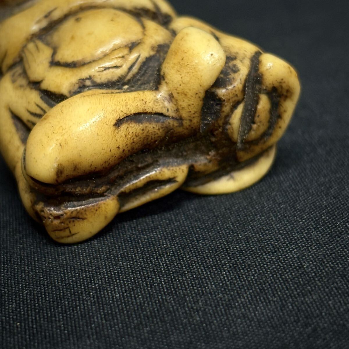  классика netsuke Edo период .. спинной . человек натуральный материалы .. предмет украшение netsuke персона . человек скульптура старый изобразительное искусство времена предмет (11307H