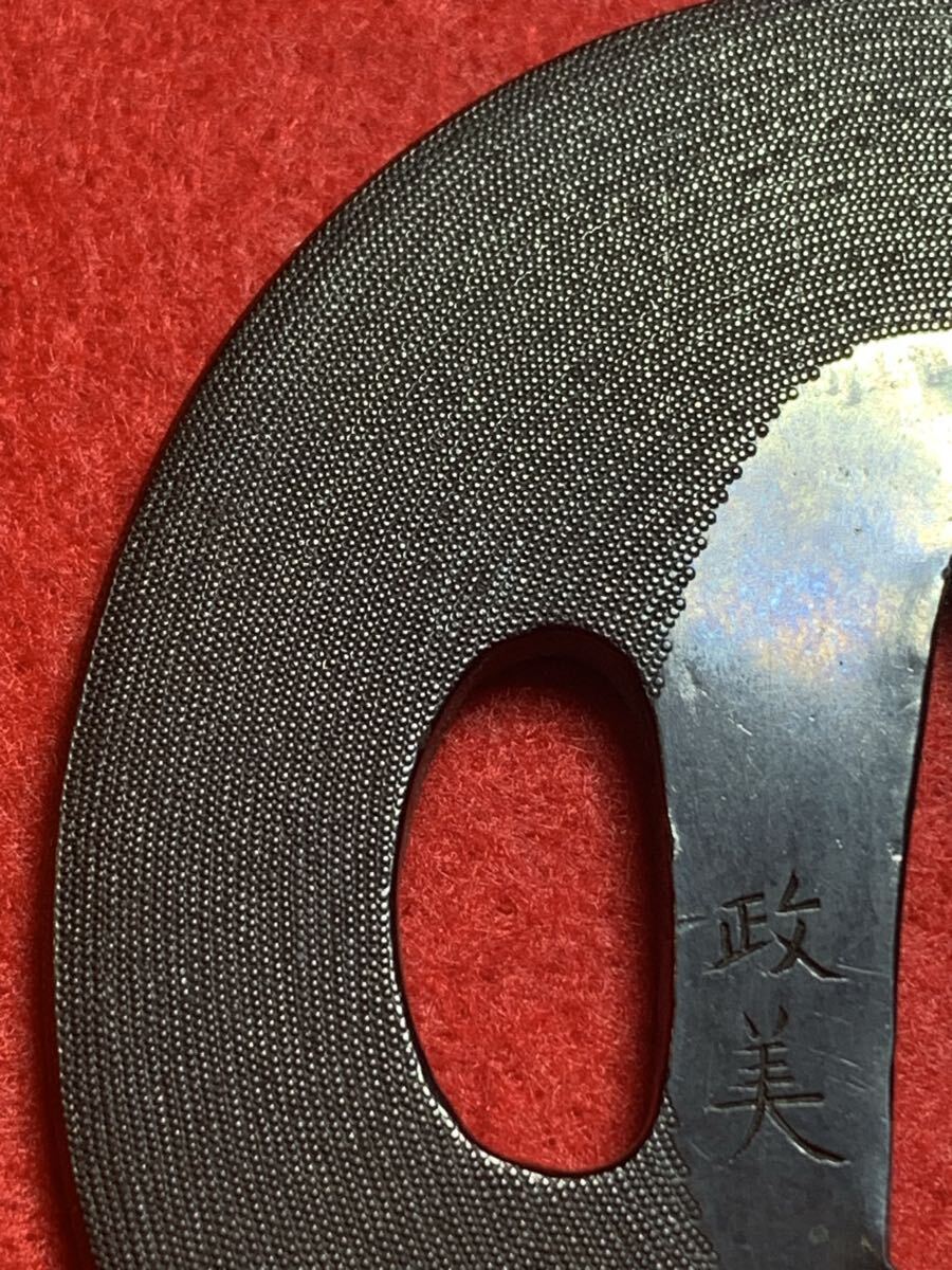 鍔 銘 若水軒政美 赤銅魚子地 草花図 特別貴重刀装具 出来抜群 緻密な魚子 江戸時代 金工師_画像5