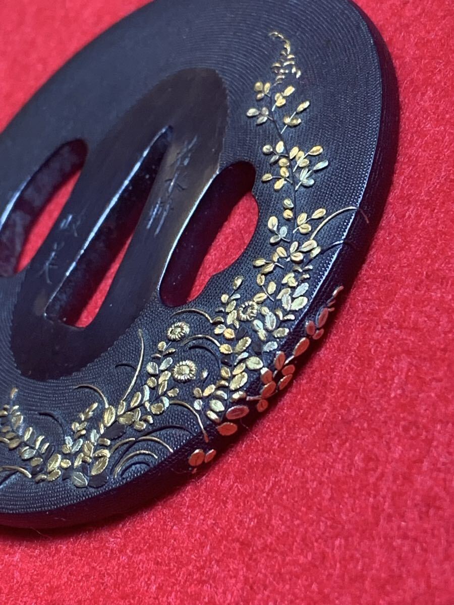 鍔 銘 若水軒政美 赤銅魚子地 草花図 特別貴重刀装具 出来抜群 緻密な魚子 江戸時代 金工師_画像10