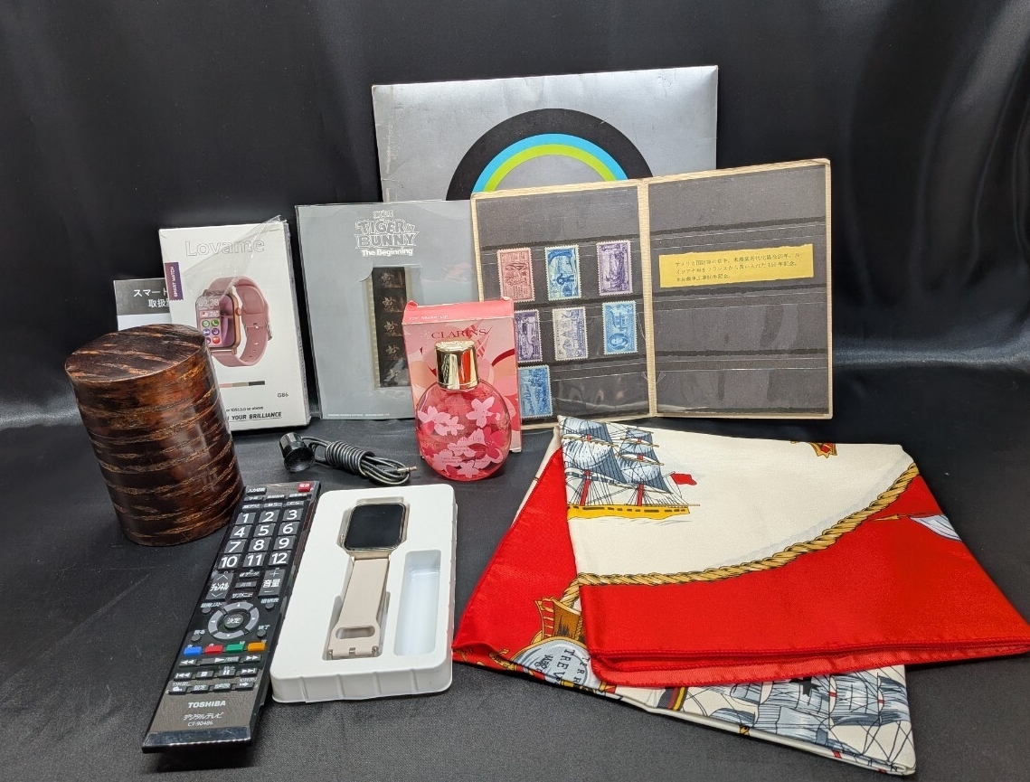 雑貨 色々 pierre cardin / ネガ / 切手 / 香水 他 まとめ売り　ほ18_画像1