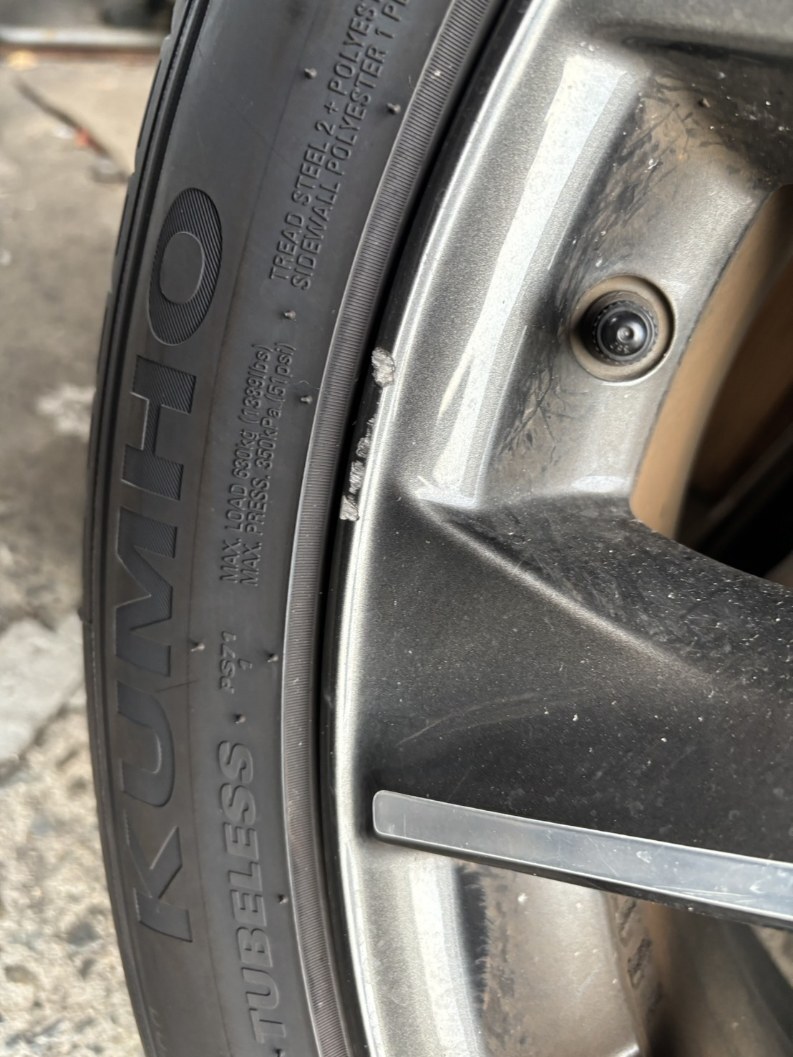 CX-3 タイヤホイール４本セット　　215/50ZR18 24年製_画像4