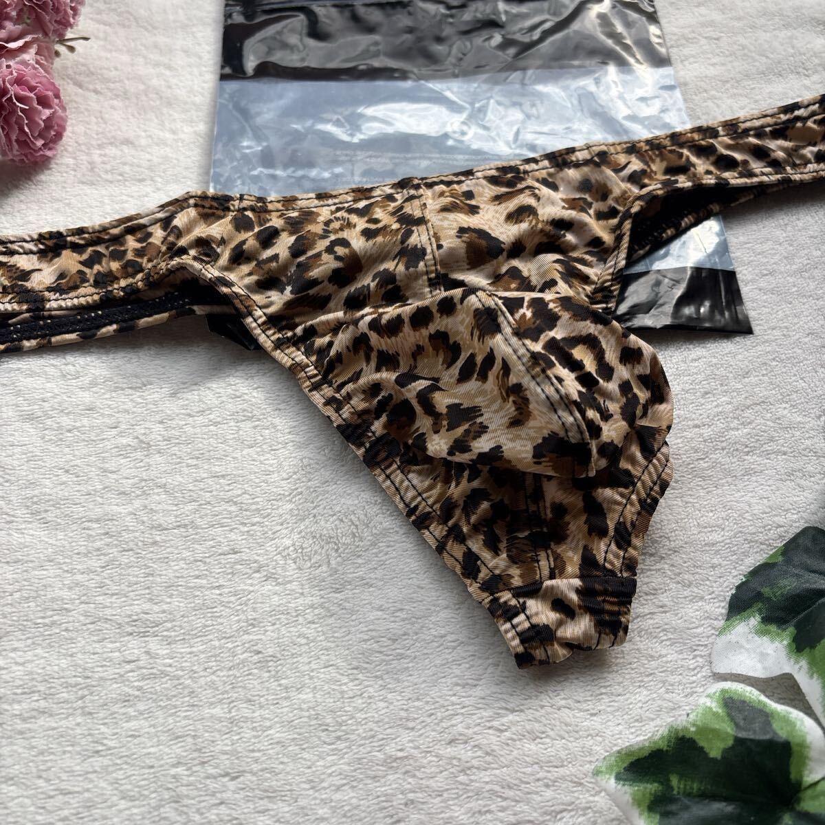 新品　メンズ　 Mサイズ　clevermenmode 触り心地超いい　豹柄　ブラウン　ぴったり　sexy Tバック パンツ　ショーツ　 ビキニ パンツ_画像2