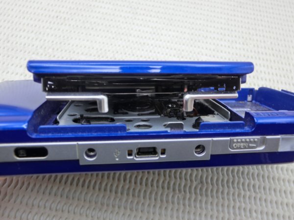 【中古現状品】 SONY ソニー PSP 本体 PSP-1000 ブルー 1000シリーズ バッテリー・蓋なし 動作未確認 GA1B-LP-11TR0531_画像6