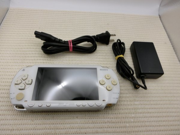 【中古現状品】SONY ソニー Playstation Portable プレイステーションポータブル PSP-1000 通電・起動確認済 GA1B-S60-11TR0548_画像1