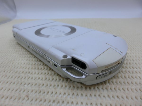 【中古現状品】SONY ソニー Playstation Portable プレイステーションポータブル PSP-1000 通電・起動確認済 GA1B-S60-11TR0548_画像3