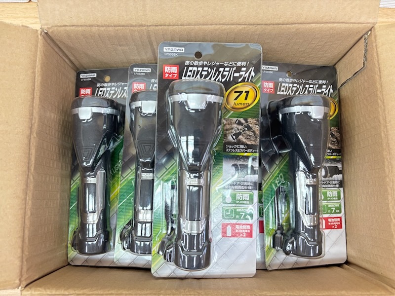 B34 YAZAWA 箱売 10個 防雨型 水 衝撃に強い アウトドア・災害時に LED ステンレスラバーライト LF503BK 71lum レジャー キャンプ 登山_画像1