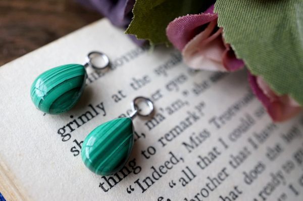 【フープ用チャーム】サージカルステンレス227 マラカイト チャーム 1ペア 金属アレルギー対応金具使用 ピアスチャーム _画像1