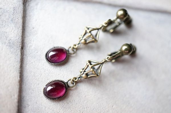 イヤリング 001 コランダム(人工ルビー)のイヤリング アンティークブロンズカラー金具使用 _画像3