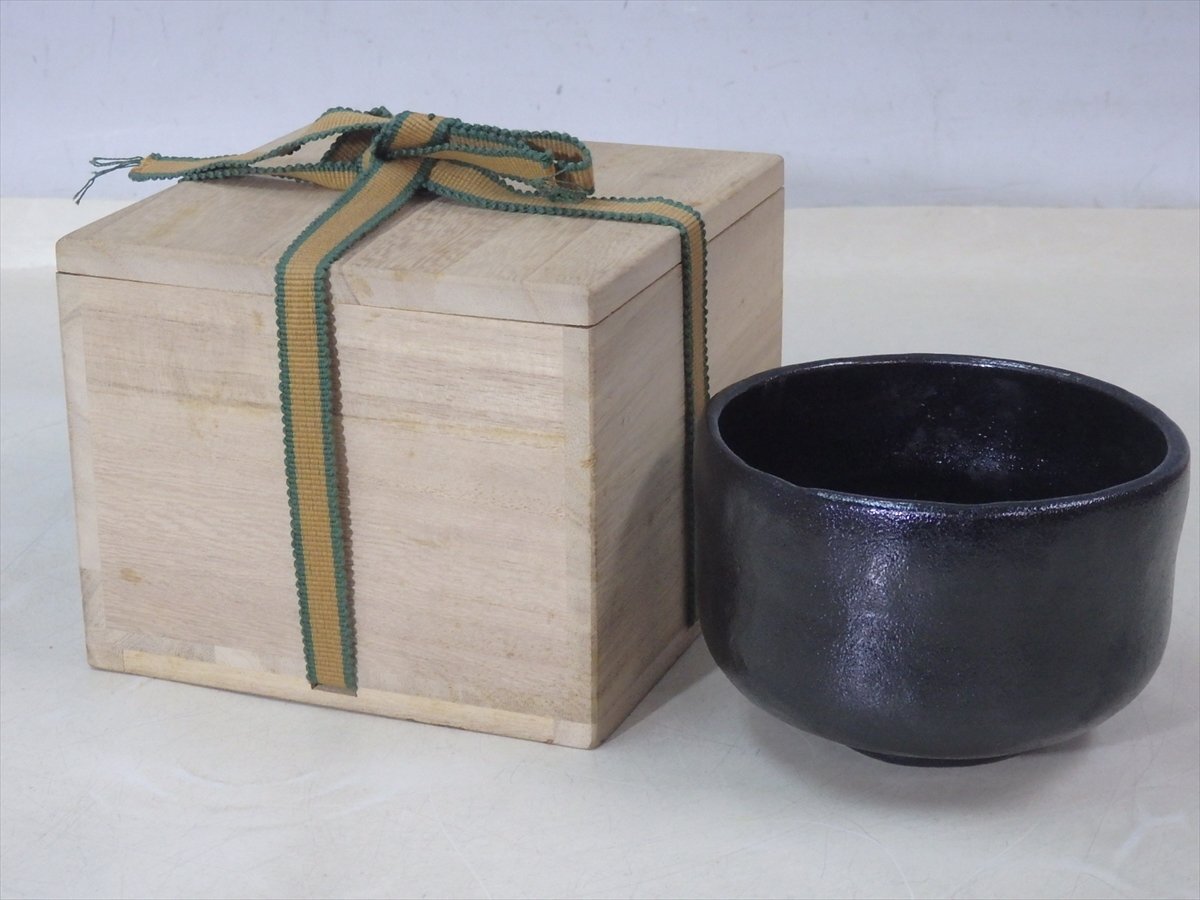 ★状態良好！【柚子肌 黒茶碗　木箱入り】正夫/銘あり　直径12.5cm　高さ8cm　茶道具 抹茶碗 茶器_画像6