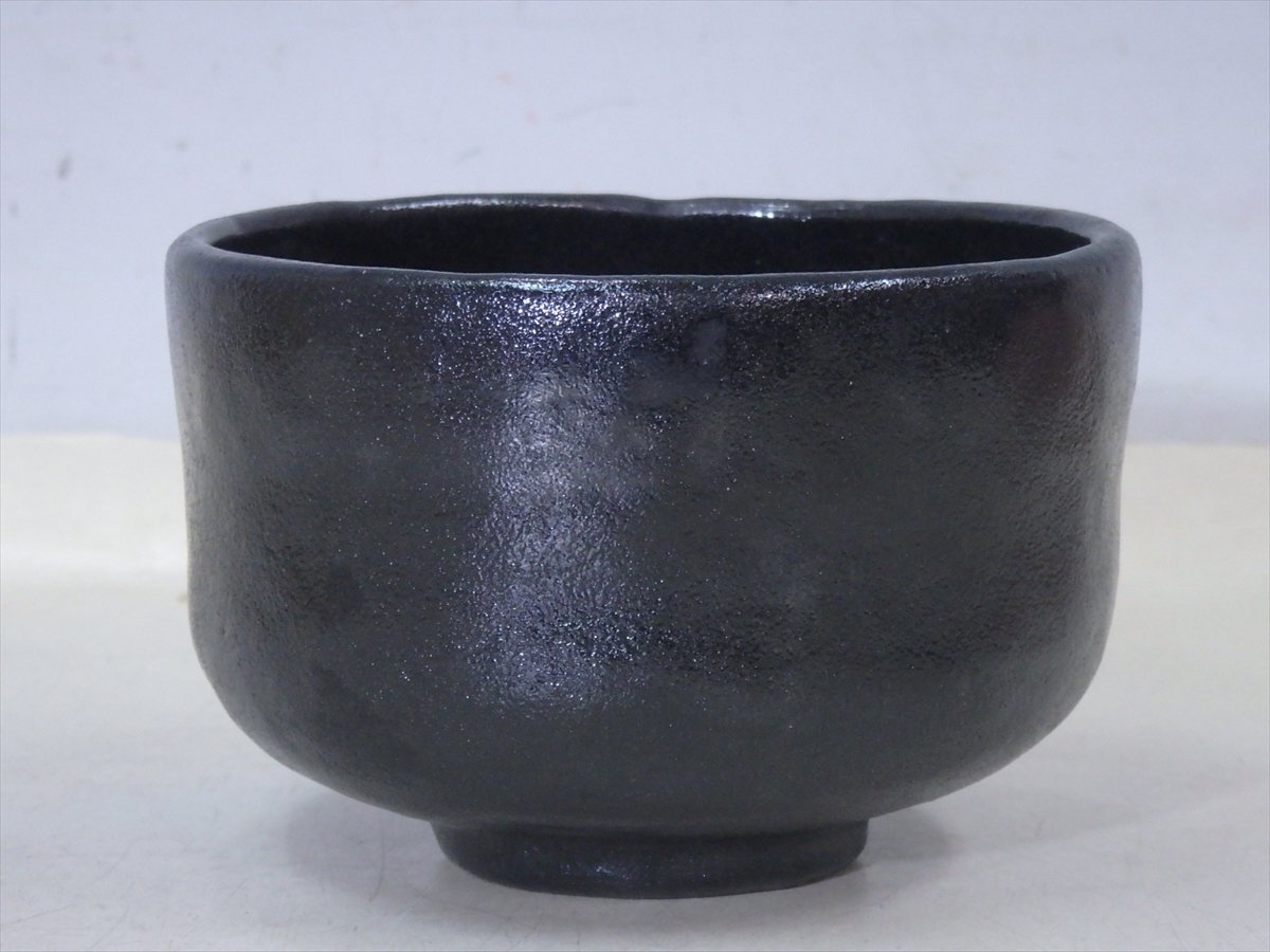 ★状態良好！【柚子肌 黒茶碗　木箱入り】正夫/銘あり　直径12.5cm　高さ8cm　茶道具 抹茶碗 茶器_画像4