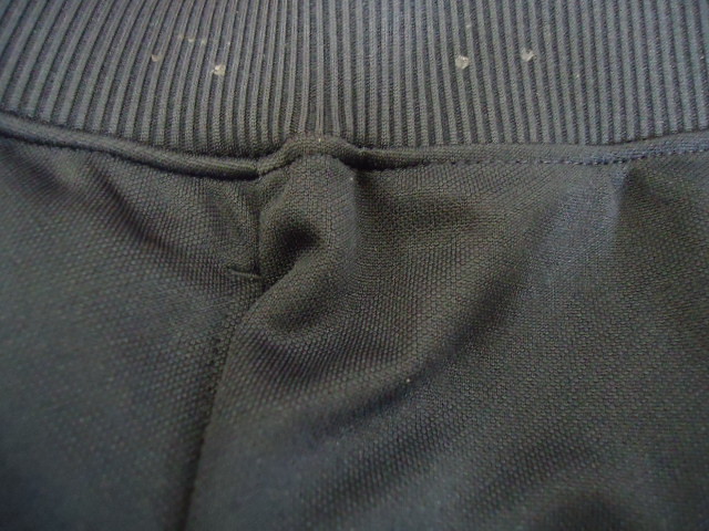 【KCM】Z-under-345-YMD★展示品★【アンダーアーマー】キッズ　トラックパンツ　1362690　ブラック　サイズYMD　ボーイズ_画像4