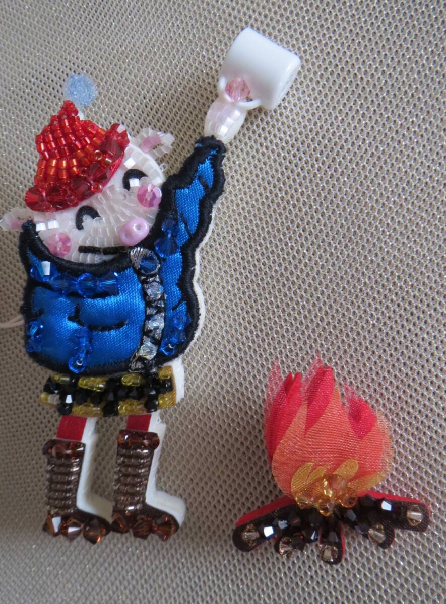 692★新品★アルベロベロ ALBEROBELLO★キャンプファイヤー★ブローチ★2点セット★_画像1