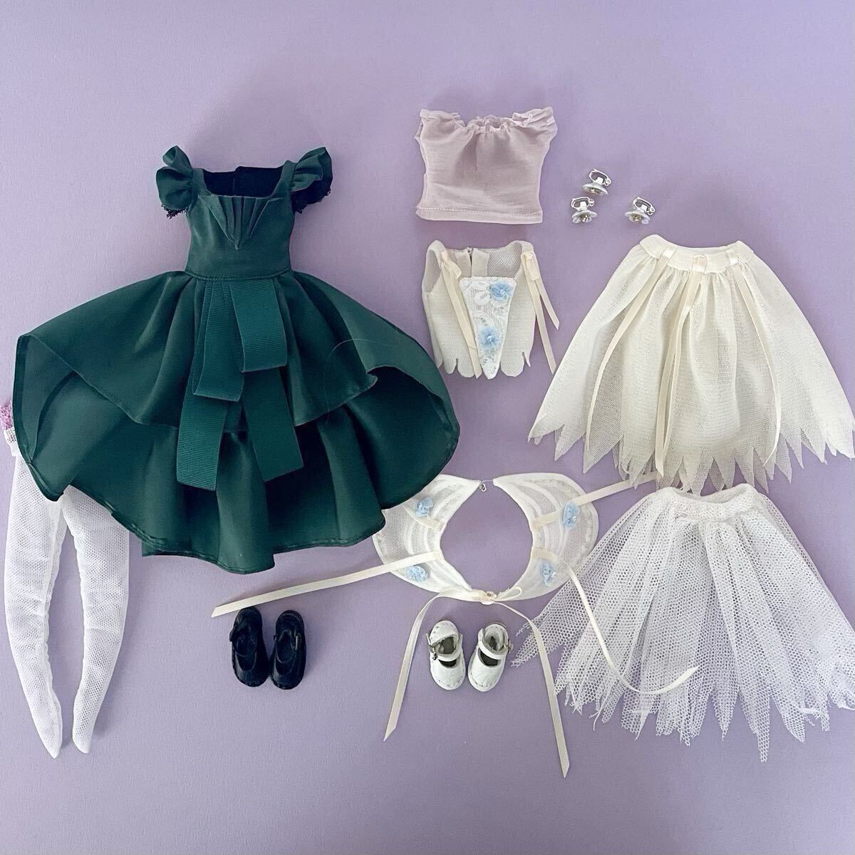 あのドラマ 不気味でコミカルなファミリーの娘のルームメイトのダンスドレスセット ブライスアウトフィット ハンドメイド_画像10