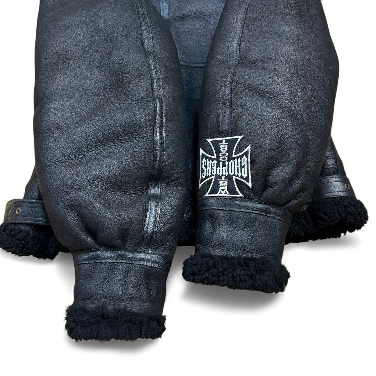 【希少デザイン!!!】AVIREX アヴィレックス B-3 ムートンジャケット フライトジャケット ワッペン ラムレザー 羊革 黒 メンズ サイズ36_画像3