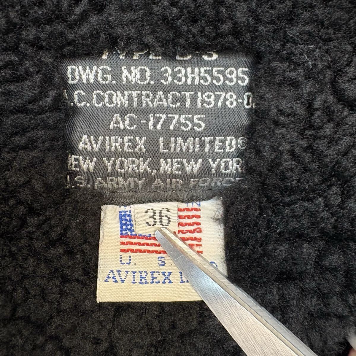 【希少デザイン!!!】AVIREX アヴィレックス B-3 ムートンジャケット フライトジャケット ワッペン ラムレザー 羊革 黒 メンズ サイズ36_画像6