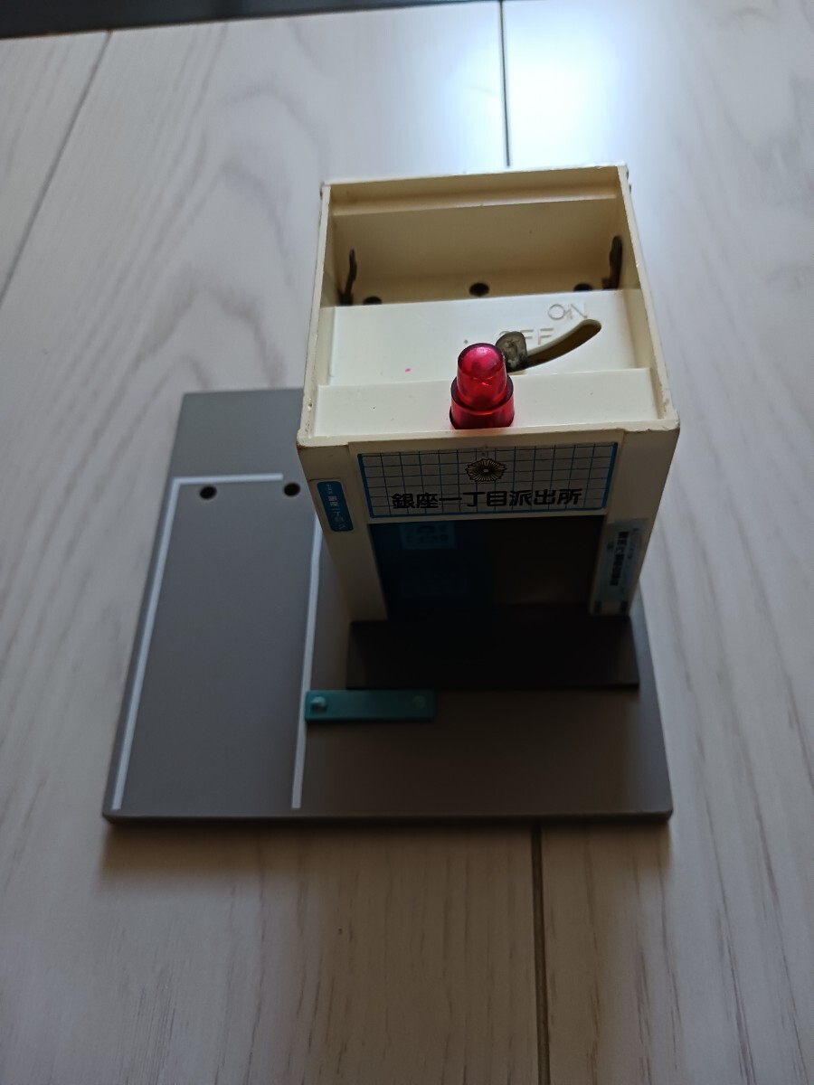 включая доставку * с дефектом * распроданный * Tomica Town *. номер *.. место * полиция .* красный цвет лампа мигает *tomica*TOMY* retro * подлинная вещь * Police * патрульная машина * позиций место