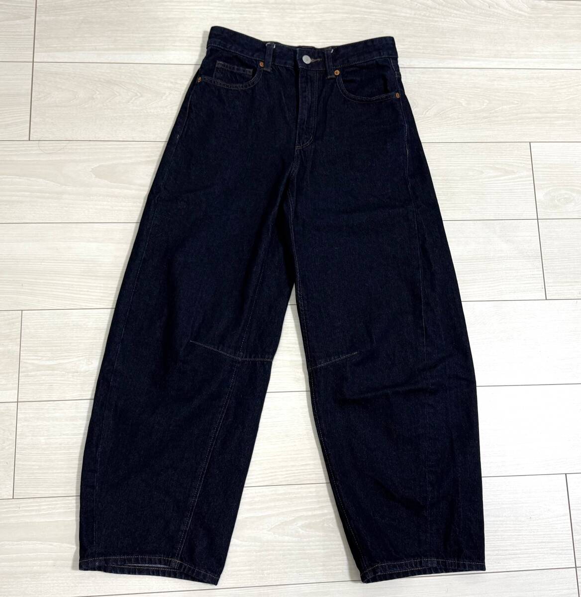 ★ジーユー GU バレルレッグジーンズ デニムパンツ Mサイズ インディゴ★_画像1