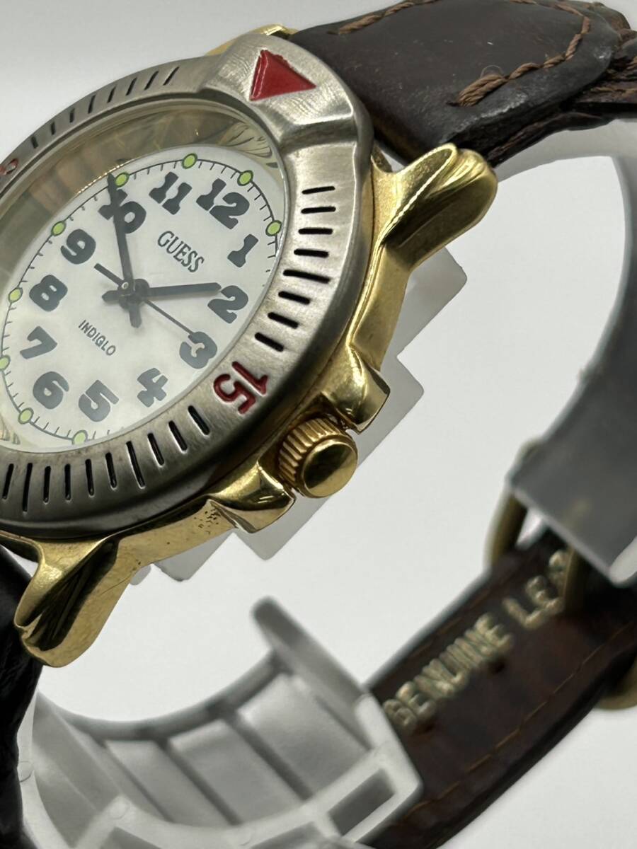 ◎【腕時計】GUESS　ゲス　ブランド　クォーツ式　電池式　メタル　金属　ケース　ベゼル　本体　レザー　革　ベルト　バンド　メンズ_画像3