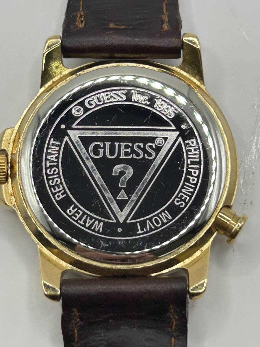 ◎【腕時計】GUESS　ゲス　ブランド　クォーツ式　電池式　メタル　金属　ケース　ベゼル　本体　レザー　革　ベルト　バンド　メンズ_画像2