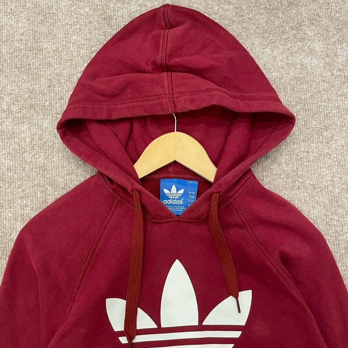 【S6947】 adidas アディダス パーカー プルオーバー サイズL レッド 赤 フロントプリント フロントロゴ トレフォイル レディース トップス_画像4