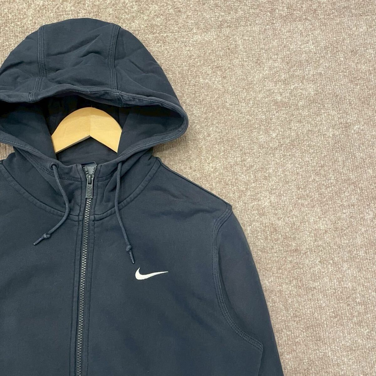 【S7023】 NIKE ナイキ スウェット パーカー ジップアップ スウッシュロゴ ワンポイント サイズL ブラック 黒 メンズ トップス 最落なし_画像6