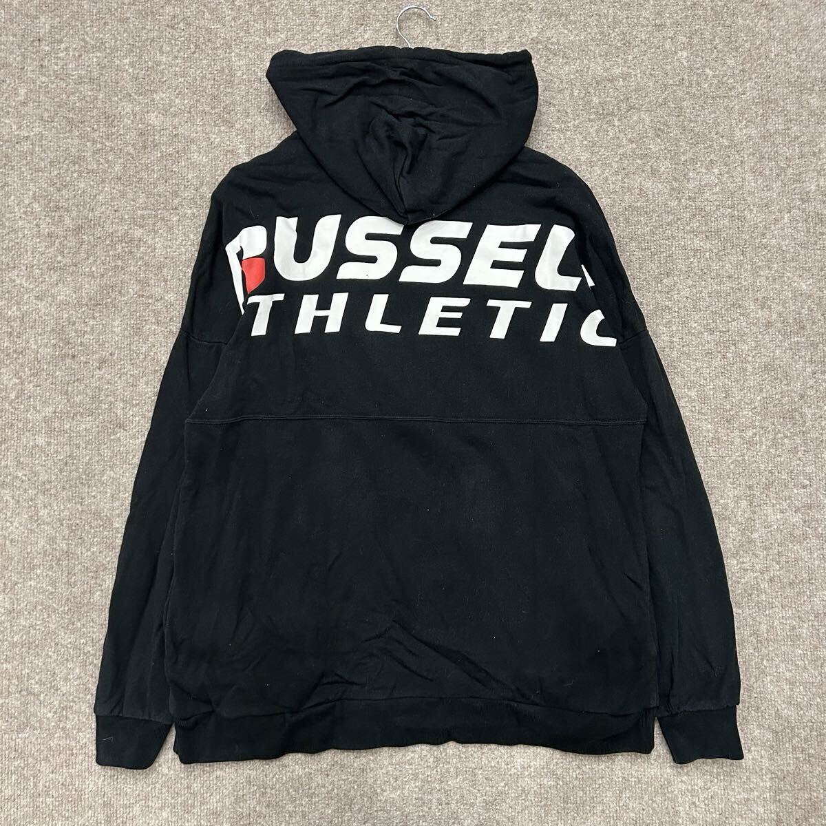 【S7190】 RUSSELL ATHLETIC ラッセルアスレチック パーカー プルオーバー サイズM ブラック 黒 刺繍ロゴ 胸ロゴ バッグプリント メンズ_画像3