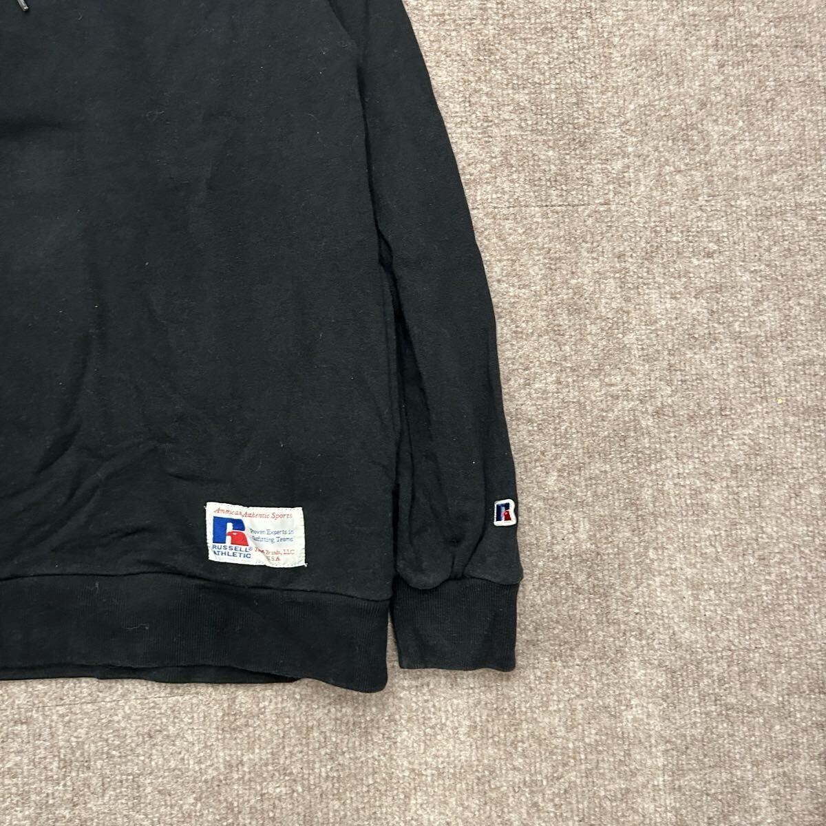 【S7190】 RUSSELL ATHLETIC ラッセルアスレチック パーカー プルオーバー サイズM ブラック 黒 刺繍ロゴ 胸ロゴ バッグプリント メンズ_画像6