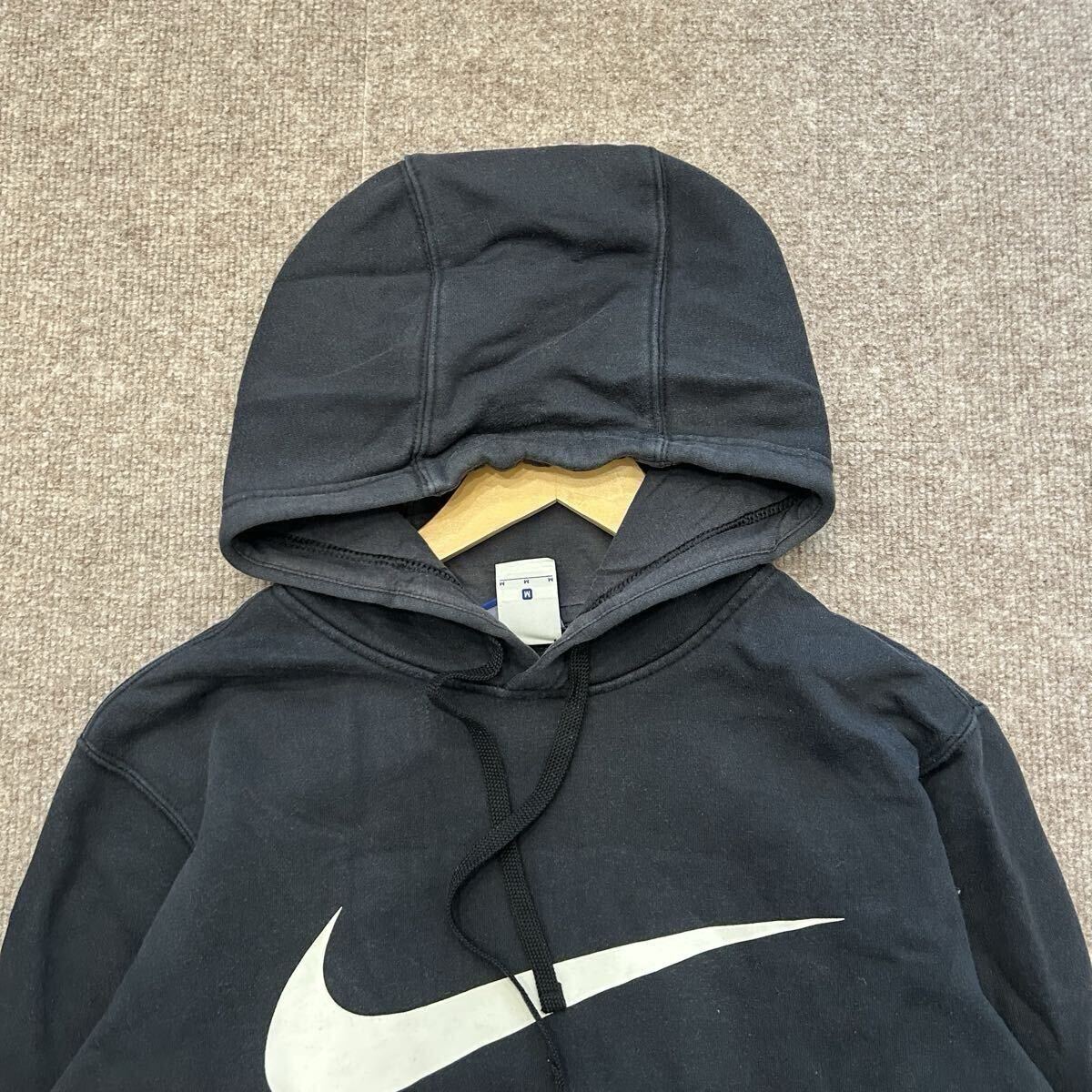 【S7214】 NIKE ナイキ スウェット パーカー プルオーバー フロントプリント サイズM ブラック 黒 メンズ トップス 最落なし 古着_画像4