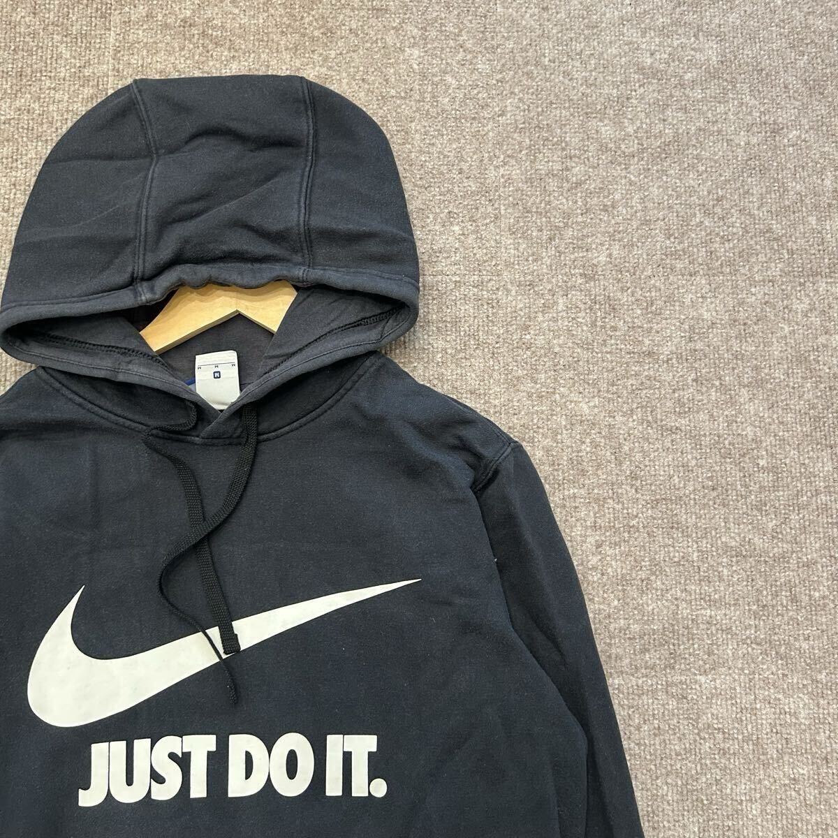 【S7214】 NIKE ナイキ スウェット パーカー プルオーバー フロントプリント サイズM ブラック 黒 メンズ トップス 最落なし 古着_画像6