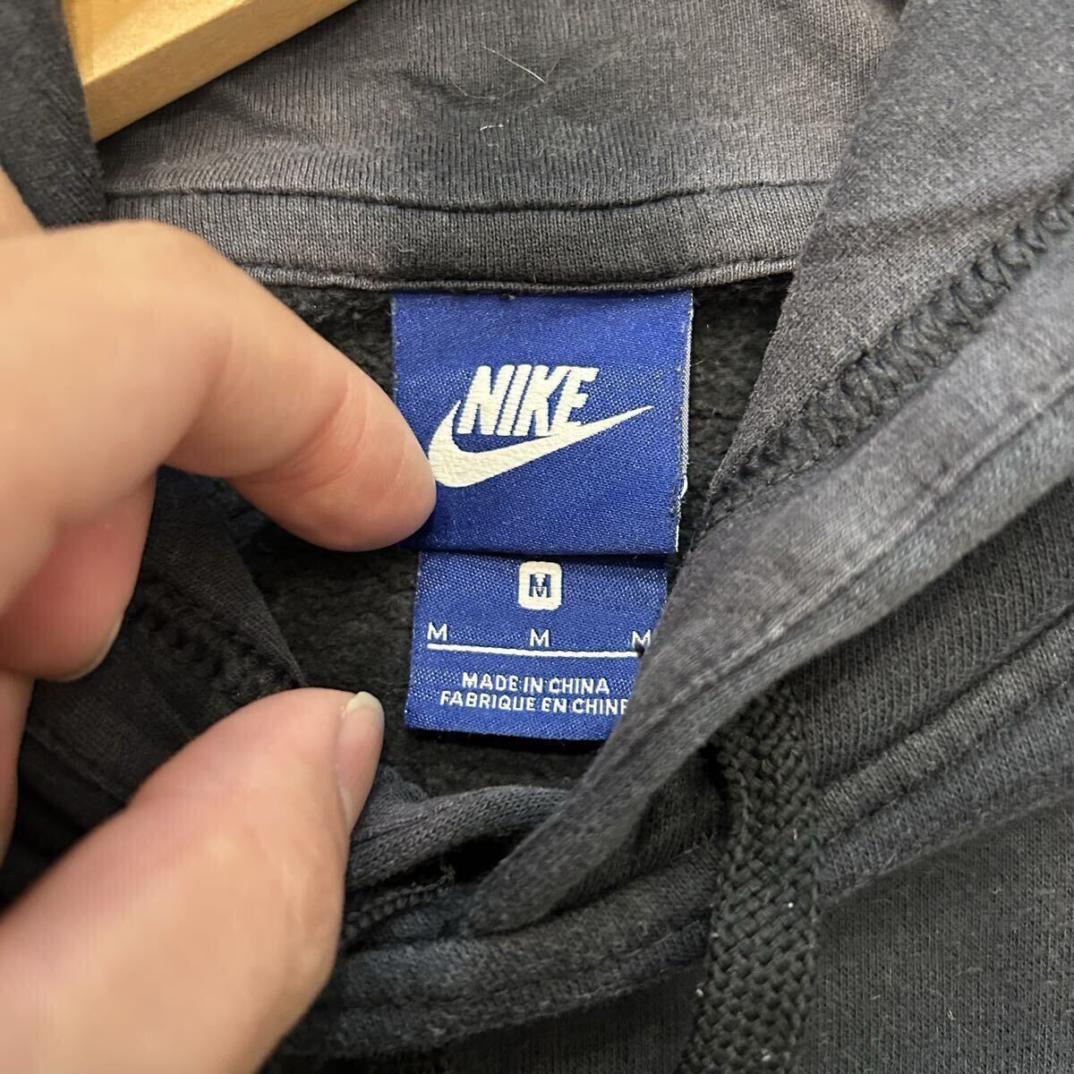 【S7214】 NIKE ナイキ スウェット パーカー プルオーバー フロントプリント サイズM ブラック 黒 メンズ トップス 最落なし 古着_画像7