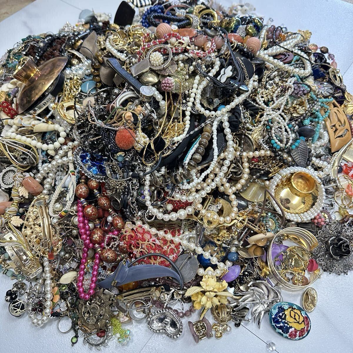 II イミテーションアクセサリー 大量まとめ! 合計 12kg オーバー! 貴金属 K18 刻印 SV 925 SILVER シルバー ネックレス リング かわせみ_画像4