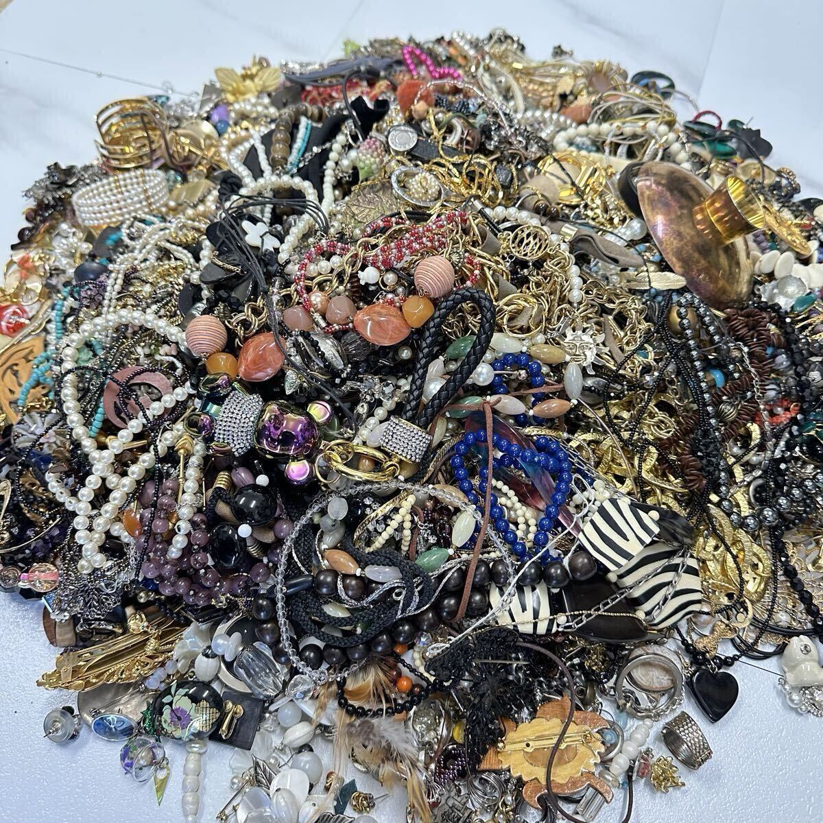 II イミテーションアクセサリー 大量まとめ! 合計 12kg オーバー! 貴金属 K18 刻印 SV 925 SILVER シルバー ネックレス リング かわせみ_画像8