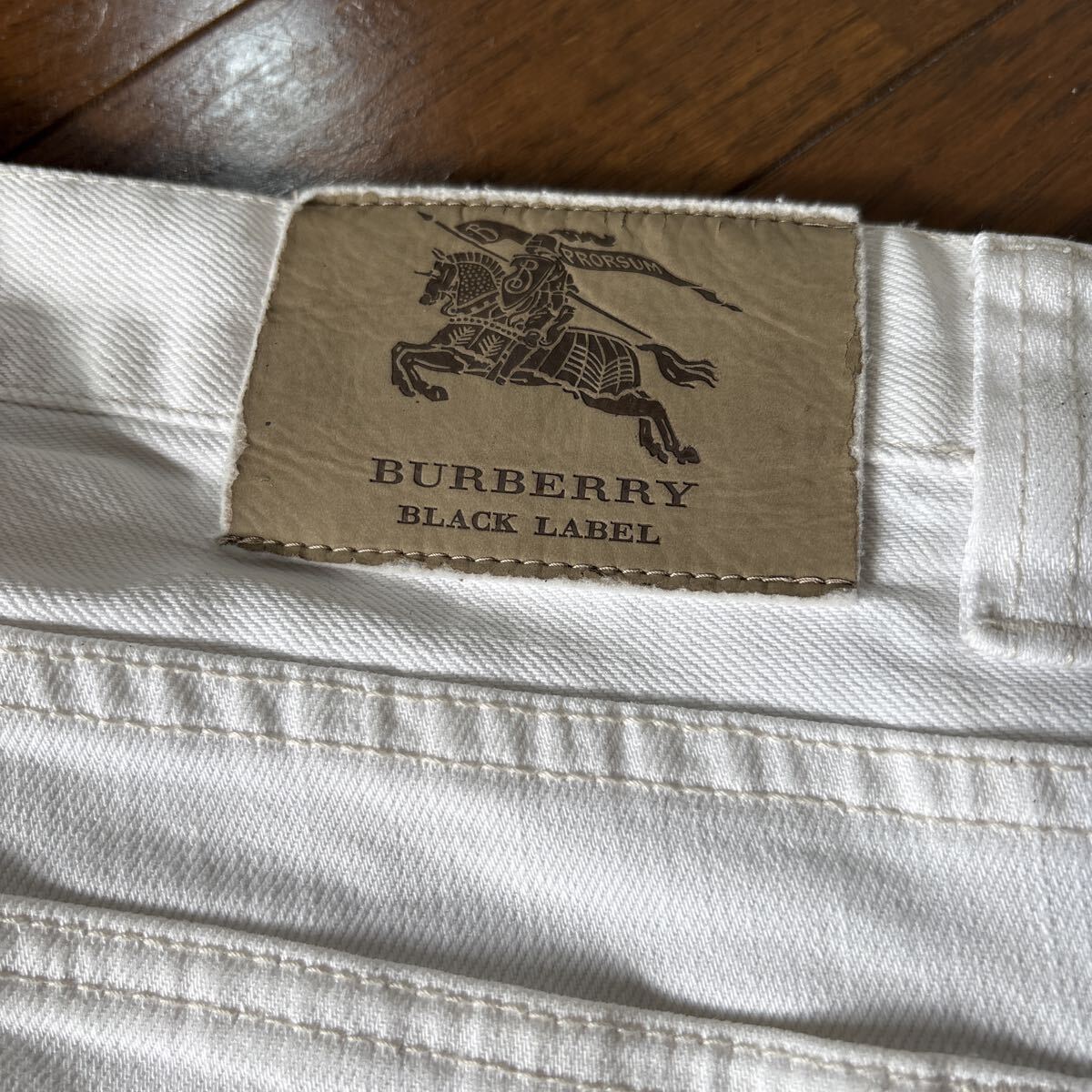 バーバリーブラックレーベル☆ホワイトデニムパンツ_画像9