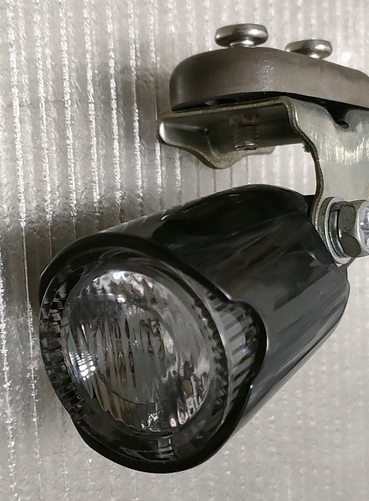 ヤマハ【ヘッドライト　2018年　PAS with】中古　YAMAHA アシスト自転車部品　動作確認済　部品　パス　点灯　点灯確認済　ライト　前照灯_画像2