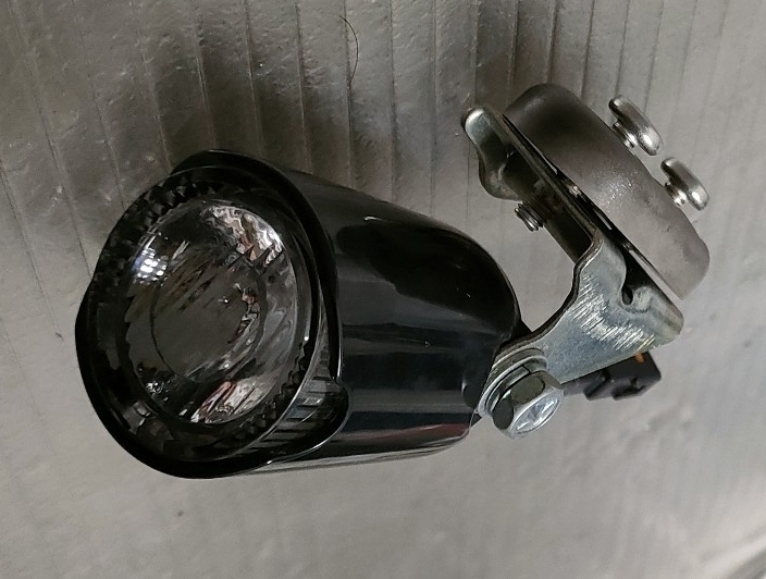 ヤマハ【ヘッドライト　2018年　PAS with】中古　YAMAHA アシスト自転車部品　動作確認済　部品　パス　点灯　点灯確認済　ライト　前照灯_画像3