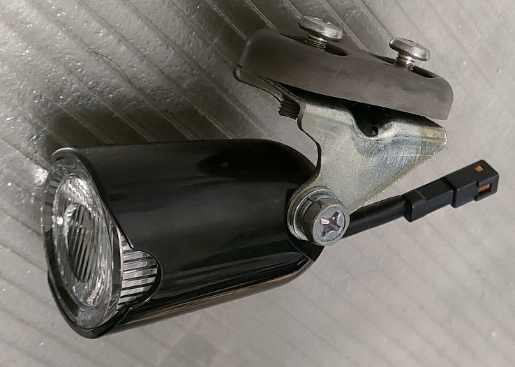 ヤマハ【ヘッドライト　2018年　PAS with】中古　YAMAHA アシスト自転車部品　動作確認済　部品　パス　点灯　点灯確認済　ライト　前照灯_画像1