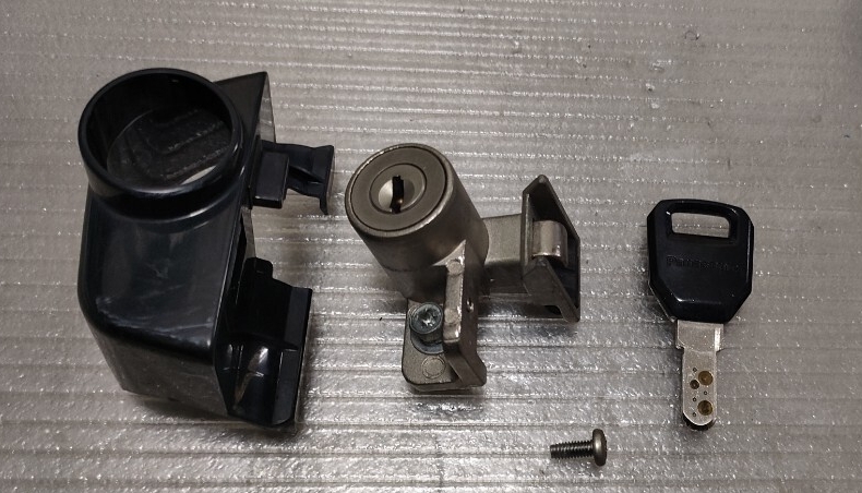 Panasonic【キーアッセンブリ　2020年　ビビ】中古　パナソニック アシスト自転車部品　動作確認済み　カギ　鍵　vivi ビビSX _画像7