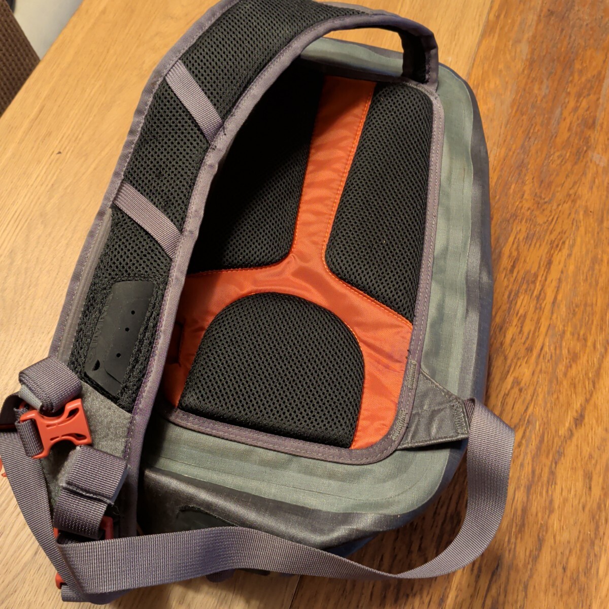 シムス simms ドライクリーク Z スリングパック 防水バック フライフィッシング 本流 ランディングネットホルダー 利根川 肩掛けバッグ_画像2