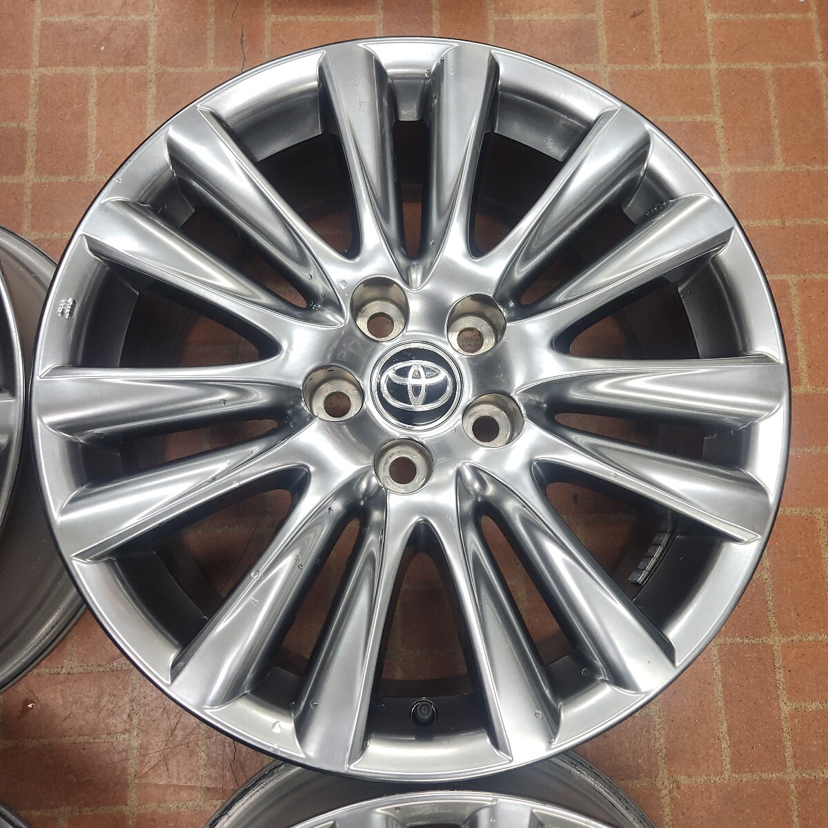 トヨタ ハリアー純正　18インチ　7.5J+45　5H-114.3　中古_画像3