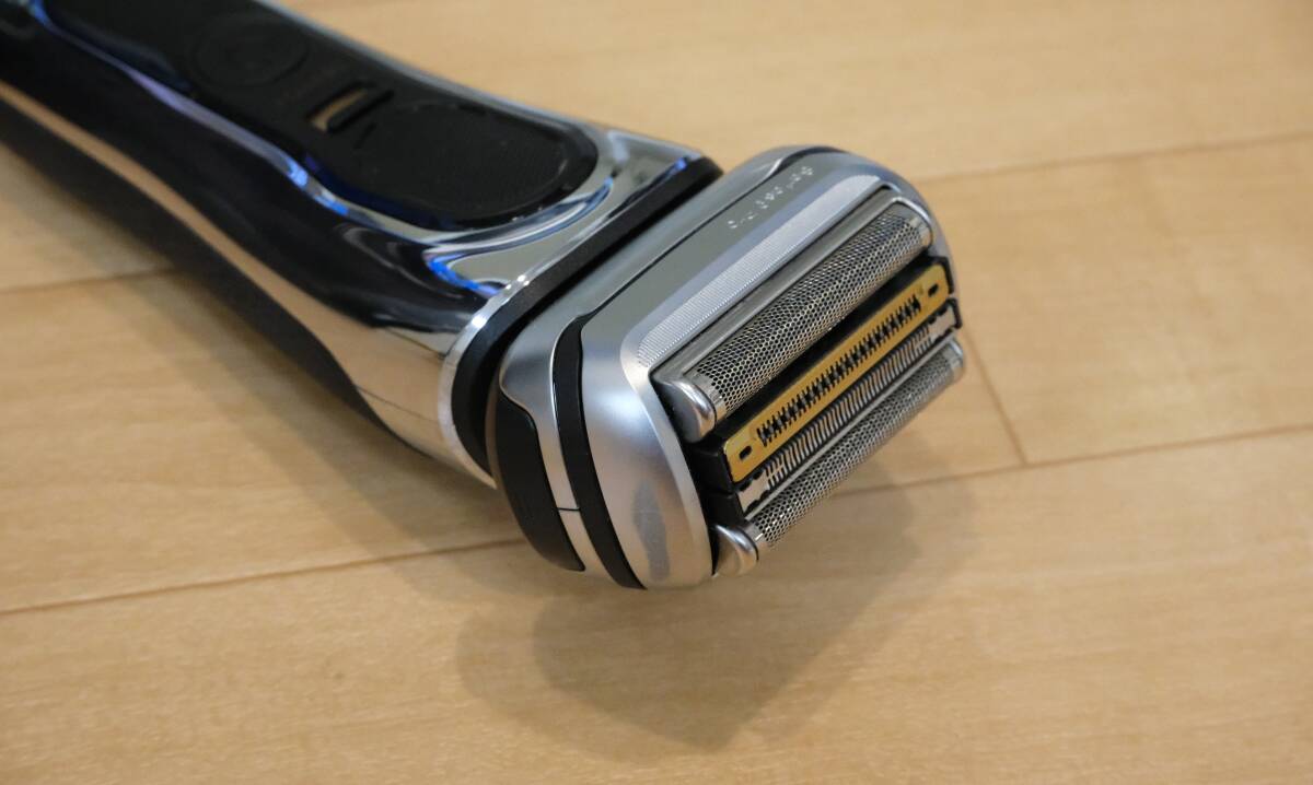 BRAUN Series9 Pro+ 9556cc 自動洗浄 新品アルコール洗浄カートリッジ付き_画像4