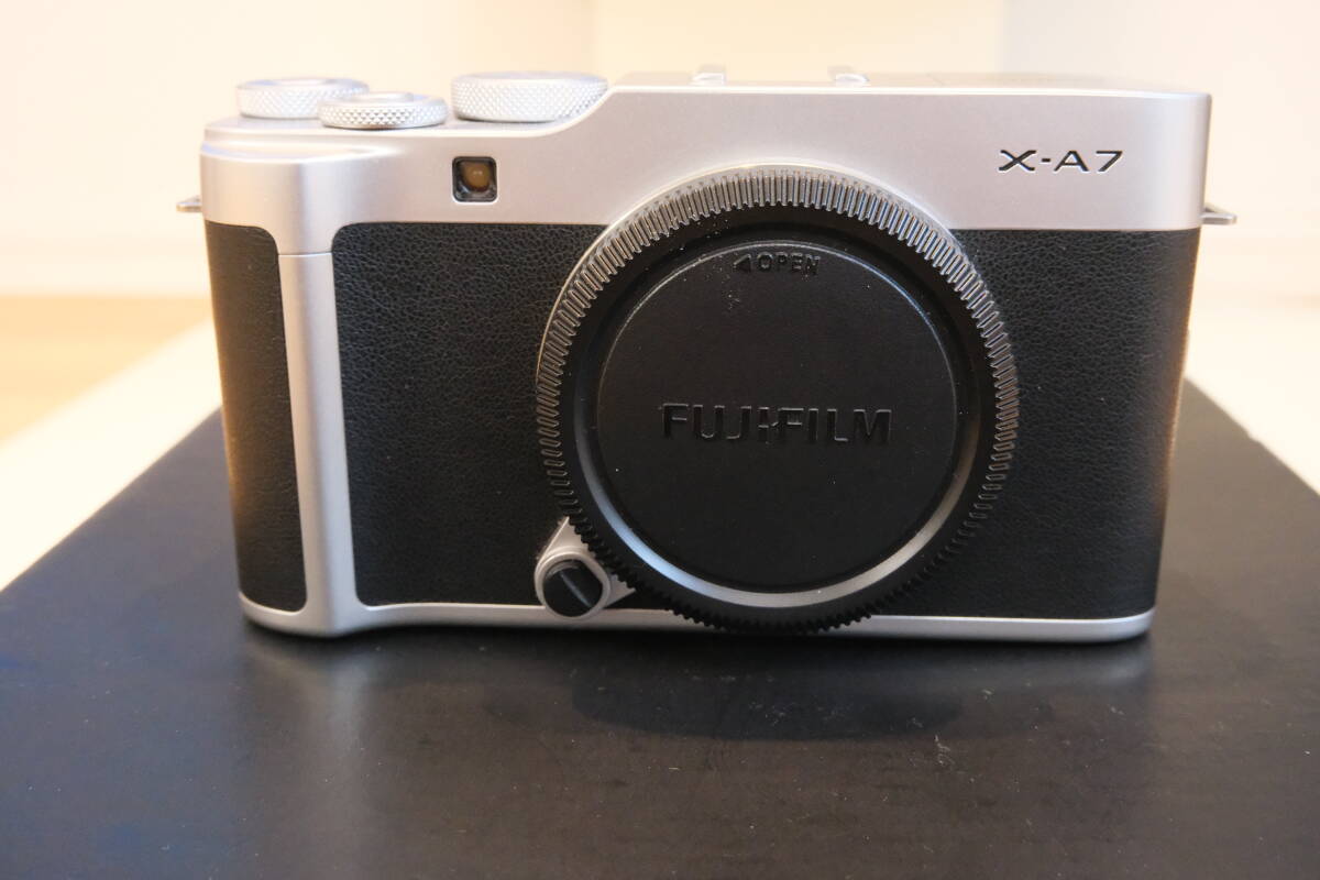 FUJIFILM X-A7 ミラーレスカメラ ボディ 2424万画素 大型APS-Cセンサー_画像2