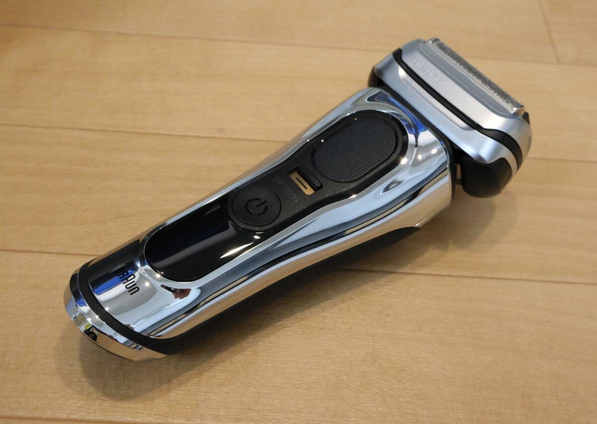 BRAUN Series9 Pro+ 9556cc 自動洗浄 新品アルコール洗浄カートリッジ付き_画像2