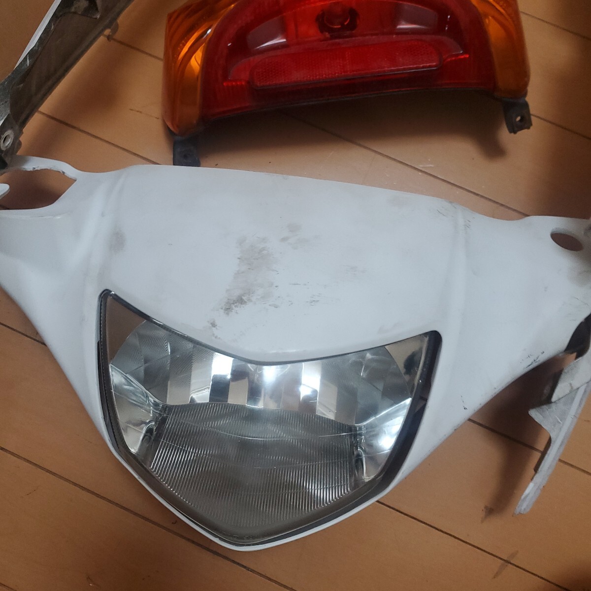 SUZUKI スズキ アドレスV125 純正フロントカウルヘッドライト テールライト ボディカウルセットCOLOR:ホワイト_画像2