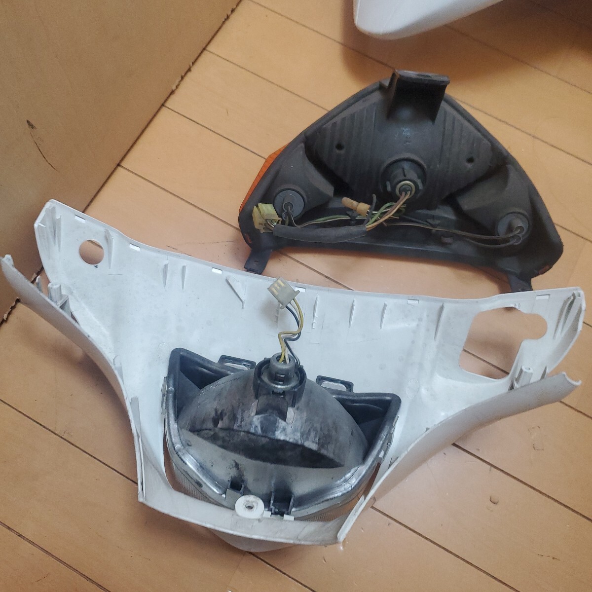 SUZUKI スズキ アドレスV125 純正フロントカウルヘッドライト テールライト ボディカウルセットCOLOR:ホワイト_画像7